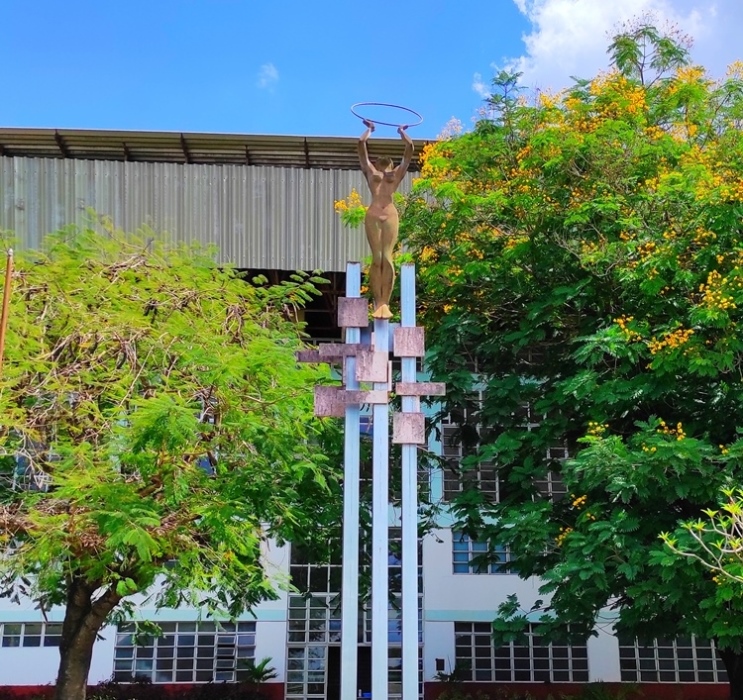 Escultura La Gimnasta Las Tunas Cuba Escultura La Gimnasta Las Tunas Cuba